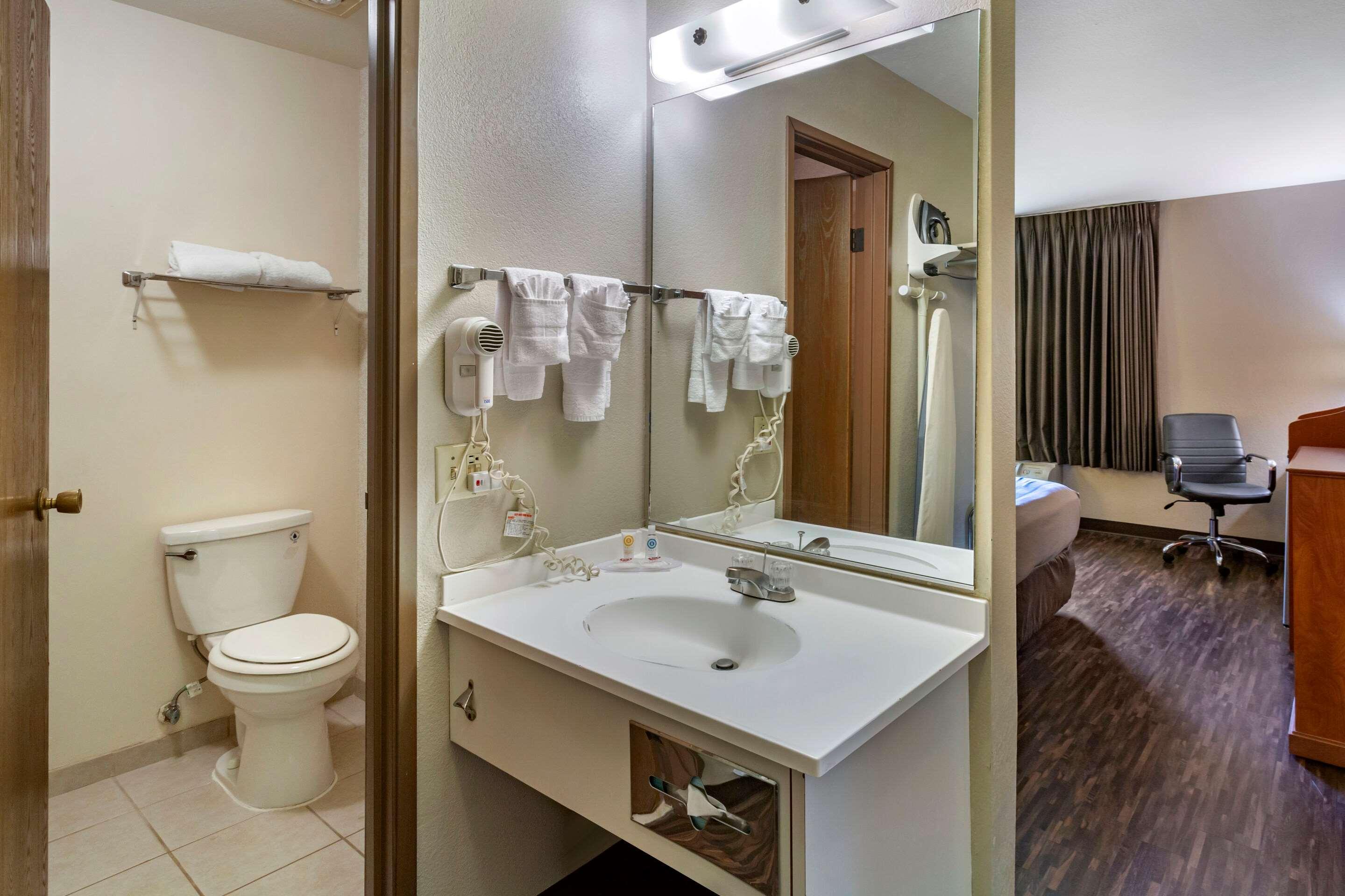 Econo Lodge Inn & Suites Sandy Bagian luar foto