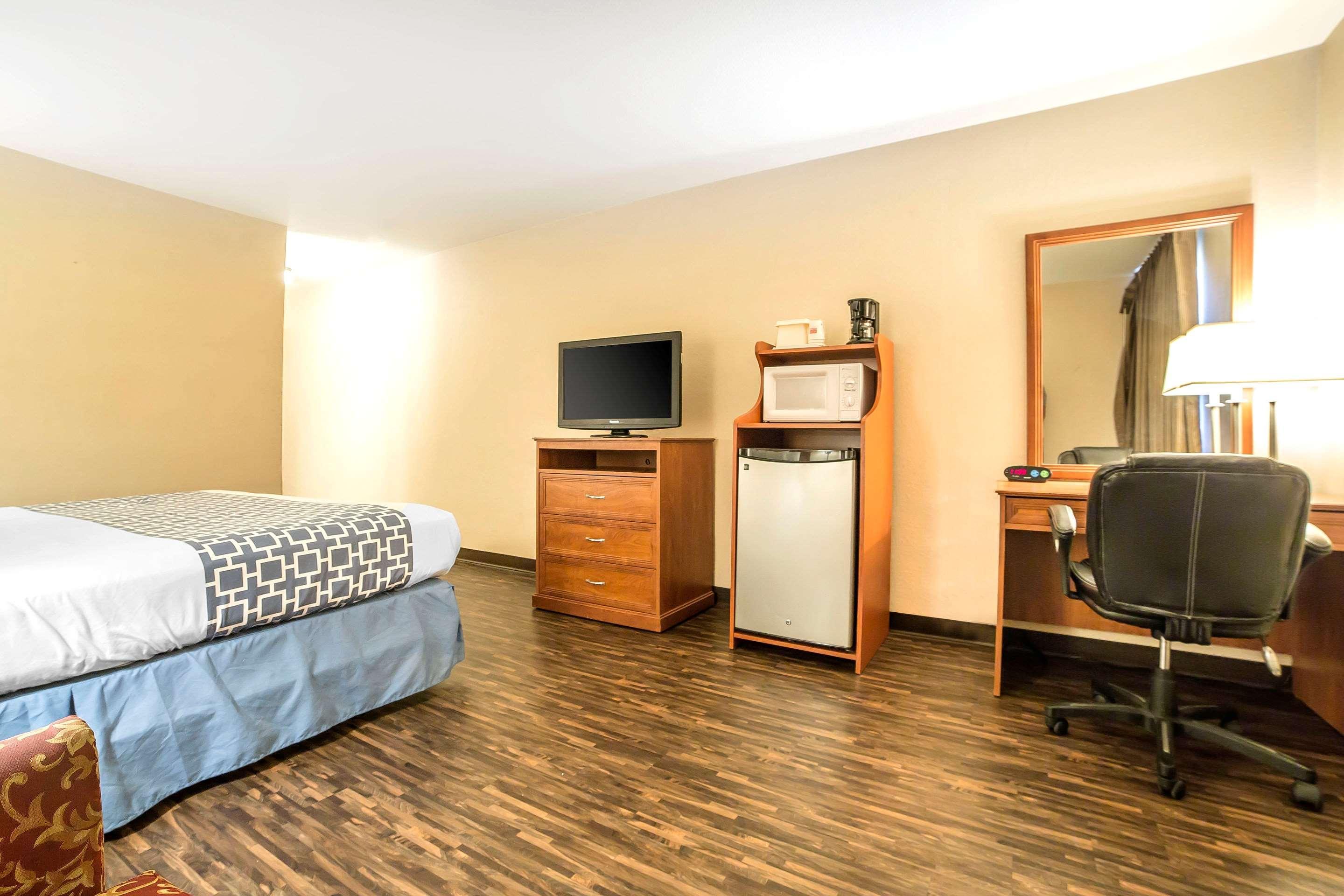 Econo Lodge Inn & Suites Sandy Bagian luar foto
