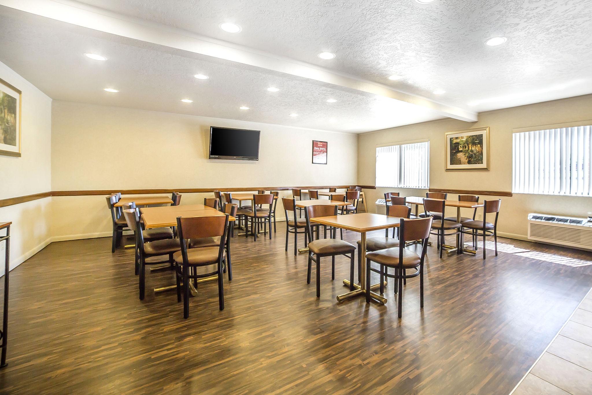 Econo Lodge Inn & Suites Sandy Bagian luar foto