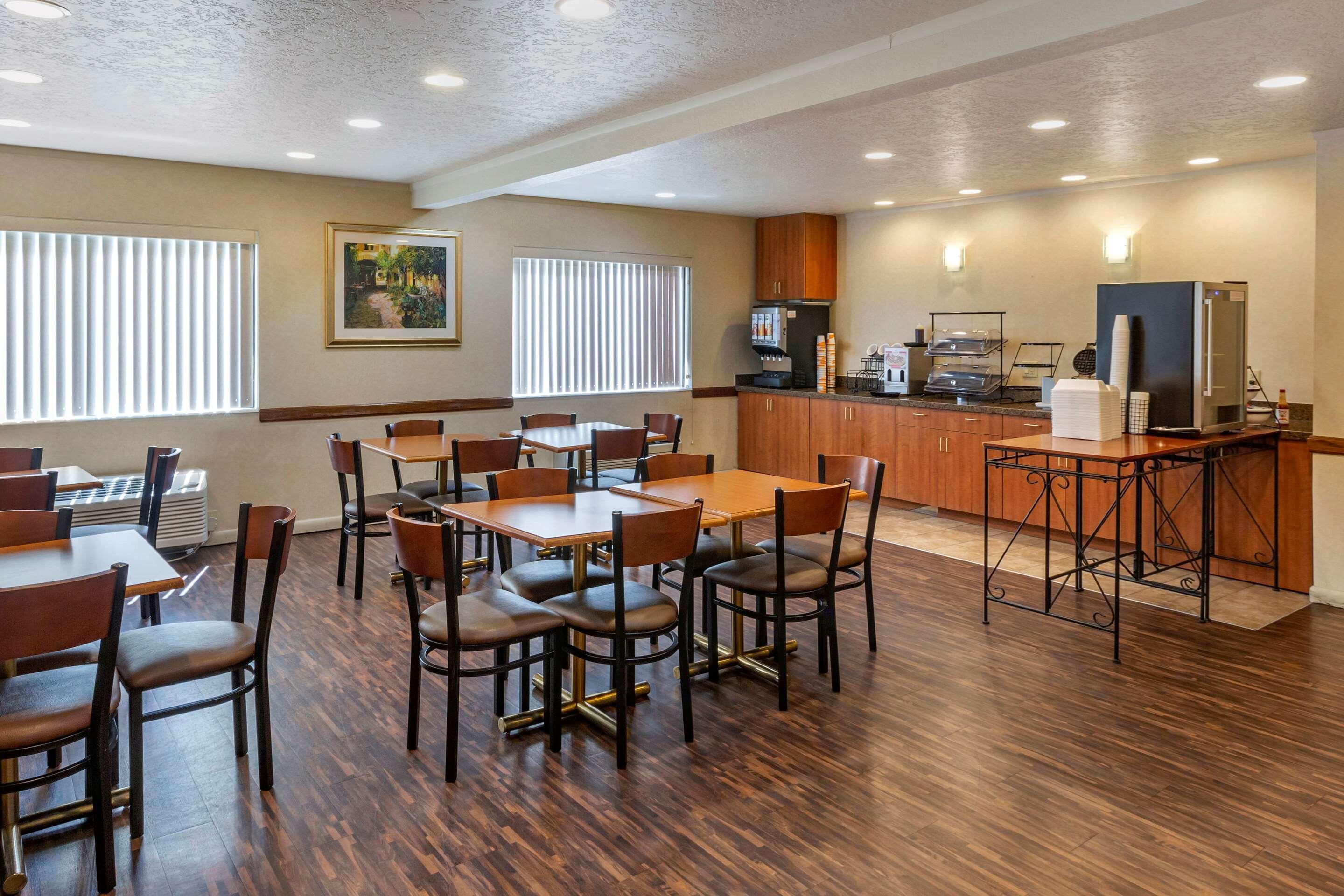 Econo Lodge Inn & Suites Sandy Bagian luar foto