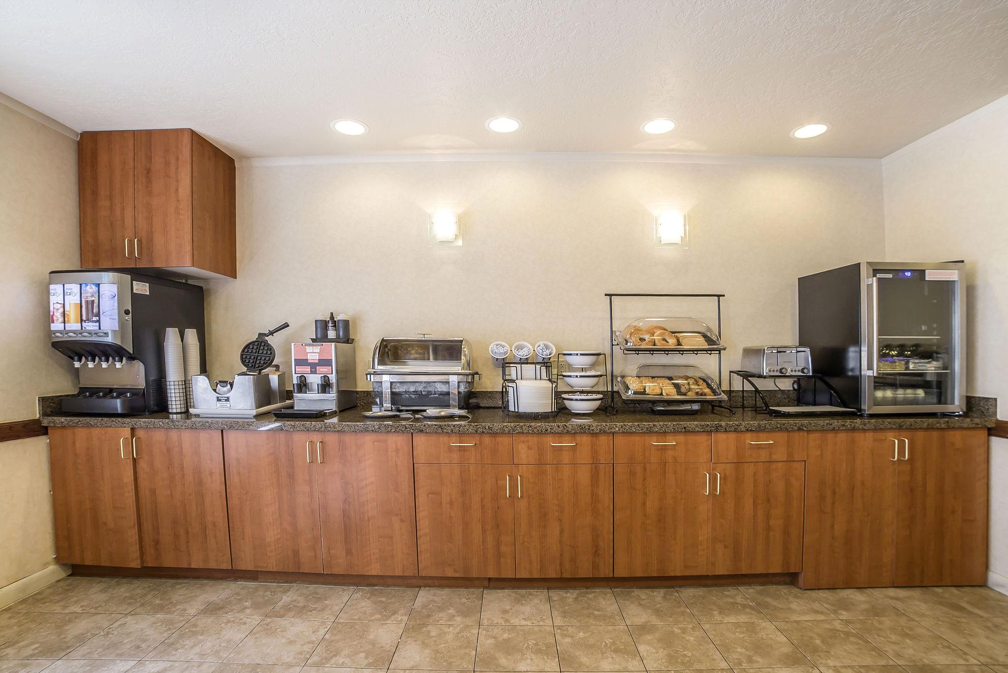 Econo Lodge Inn & Suites Sandy Bagian luar foto