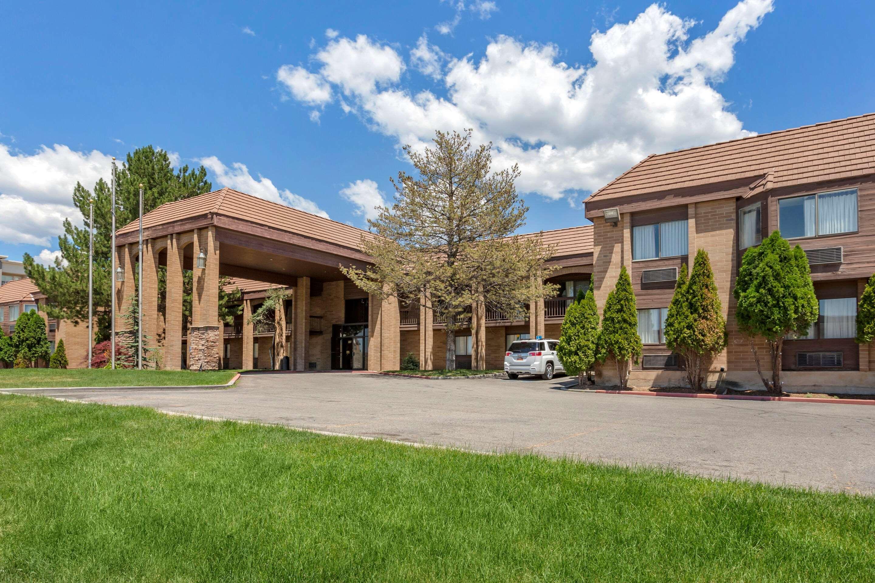 Econo Lodge Inn & Suites Sandy Bagian luar foto