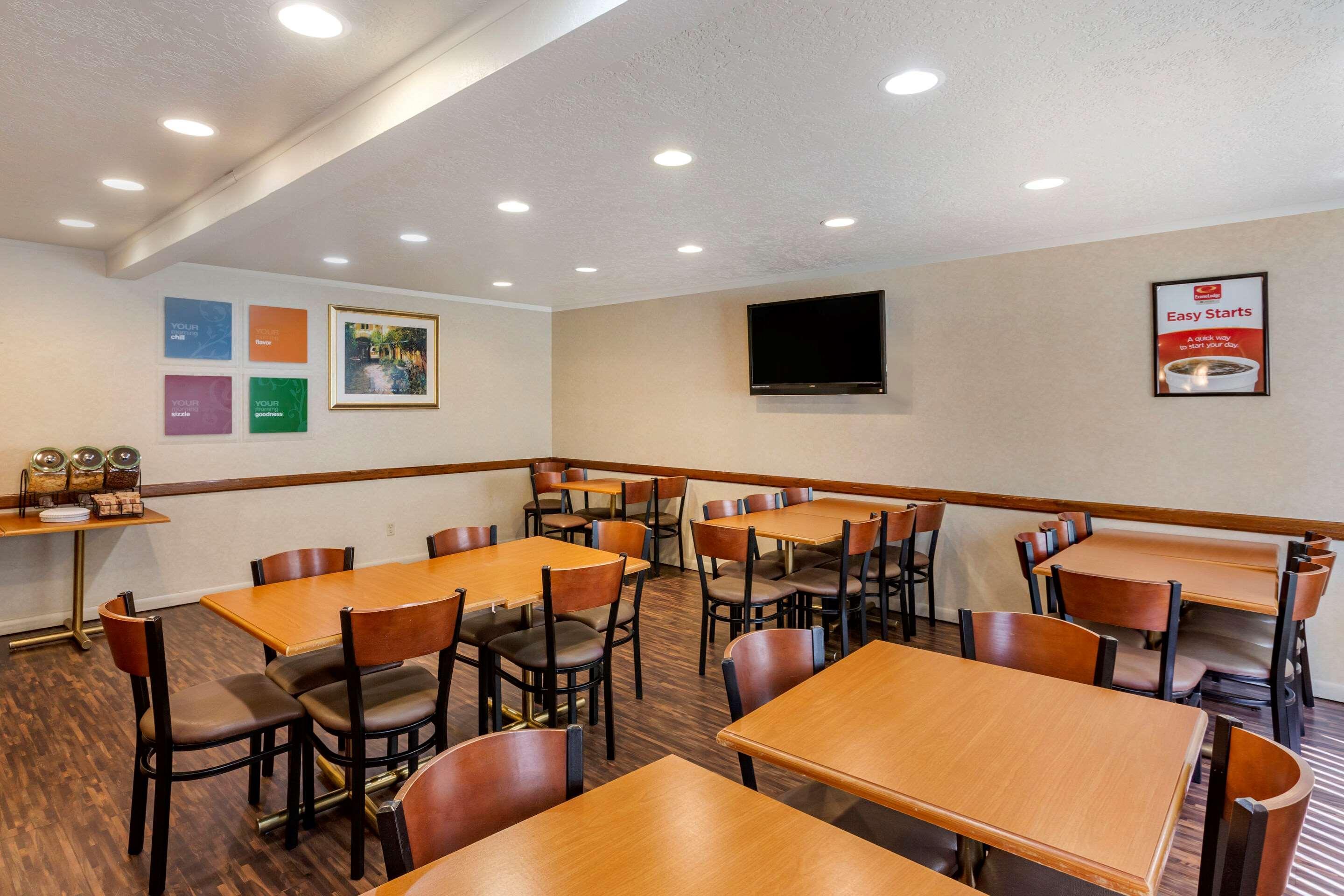 Econo Lodge Inn & Suites Sandy Bagian luar foto