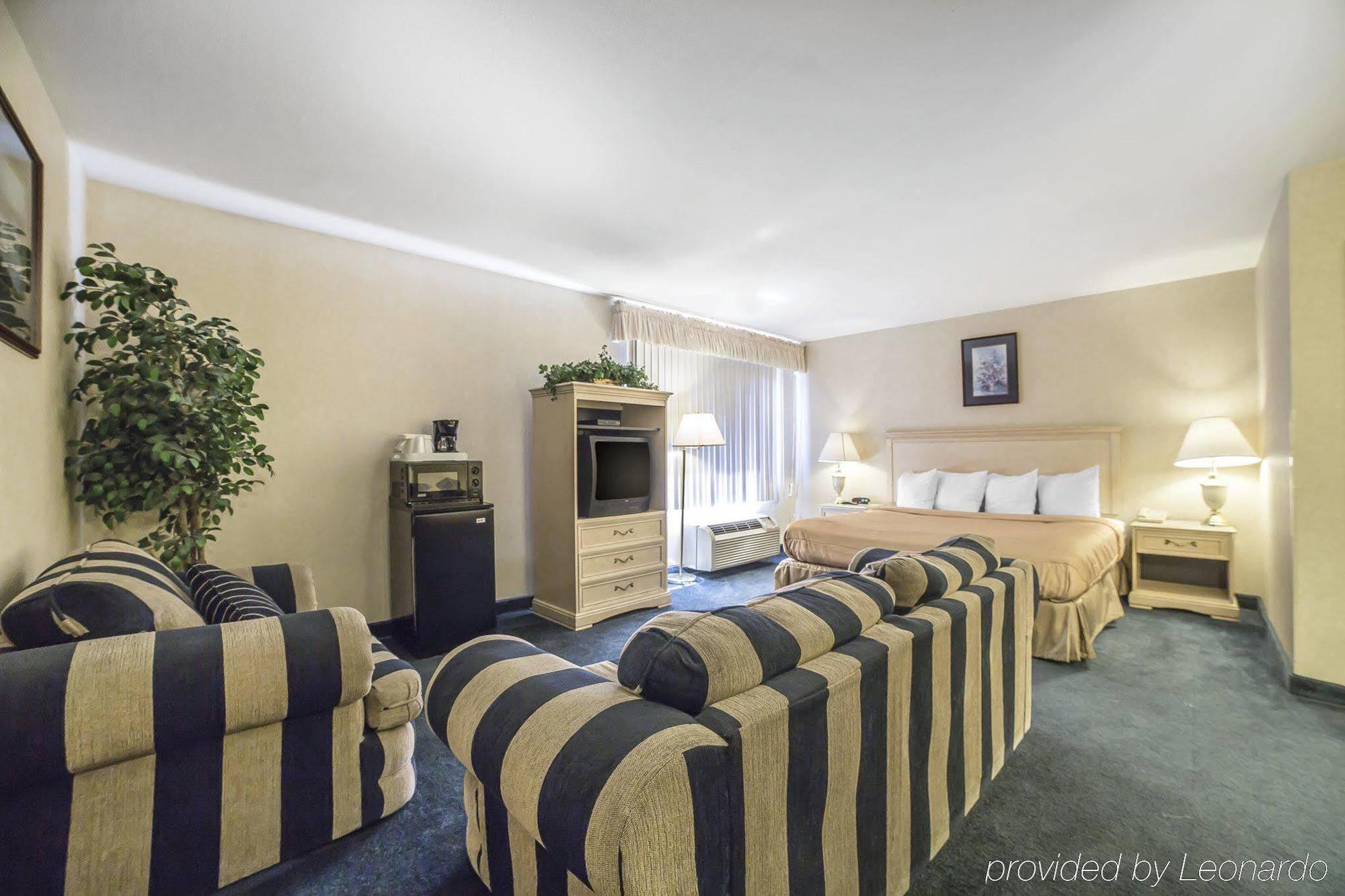 Econo Lodge Inn & Suites Sandy Bagian luar foto